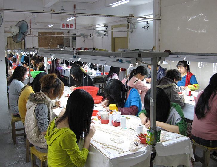 People are gathering and opening the mussels to make a selection of freshwater pearls